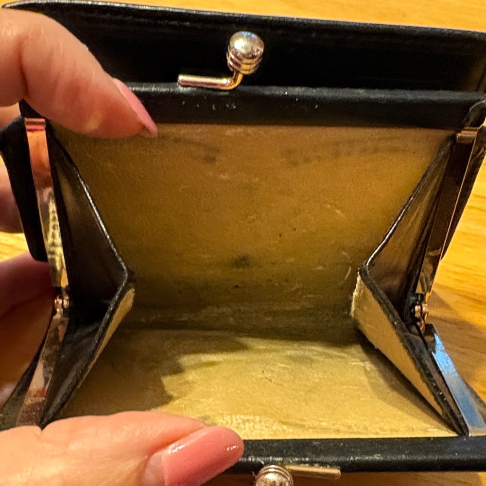 Black Leather Women's Wallet - Classic Compact Design used - Picture 7 of 7
